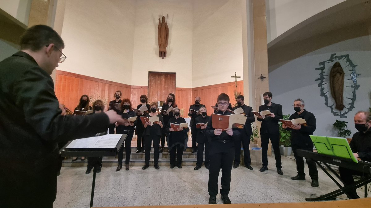 meritxellroige's tweet photo. A l'església de Sant Blai concert del @cortyrichae en el marc del 17è festival de Música Sacra de #Tortosa.  #SetmanaSanta https://t.co/YGHEz856Q6
