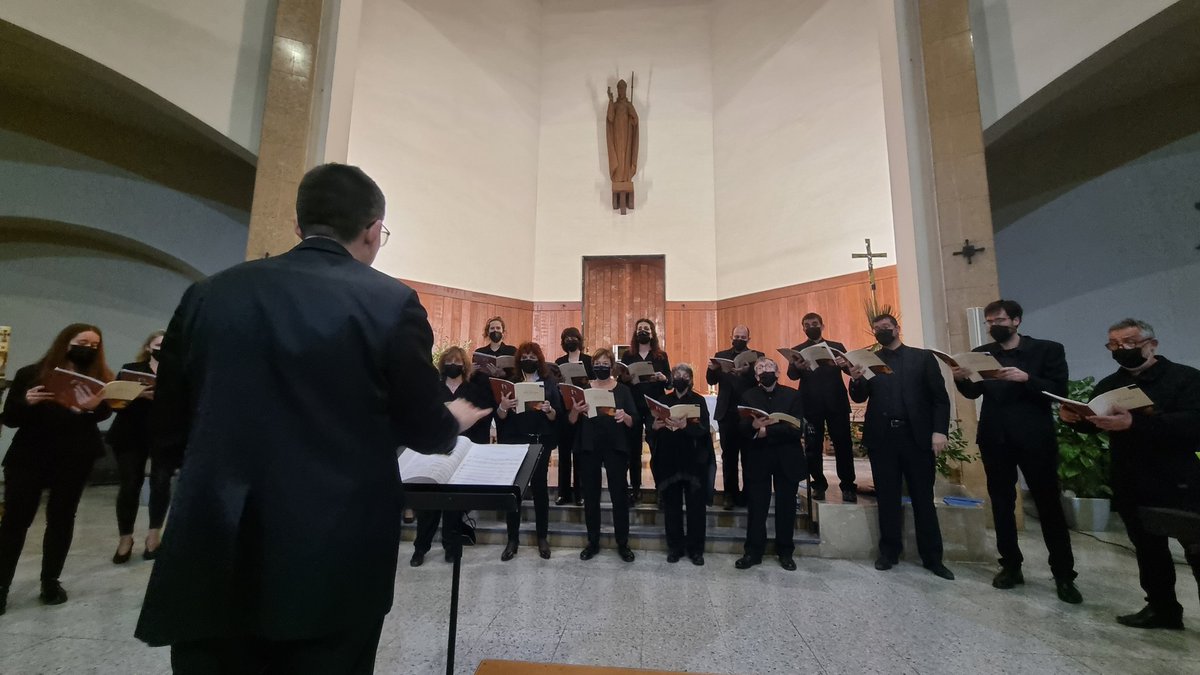 A l'església de Sant Blai concert del <a href="/cortyrichae/">Cor Tyrichae</a> en el marc del 17è festival de Música Sacra de #Tortosa.  #SetmanaSanta