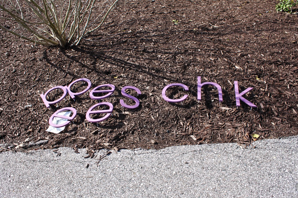 HospChesapeake's tweet image. It was a picture perfect morning for the team from @gablecompany Signs &amp;amp; Graphics to install our new logo on our signs on the John &amp;amp; Cathy Belcher Campus in Pasadena. And a shout out to spring for the perfect floral frame! #newsigns!