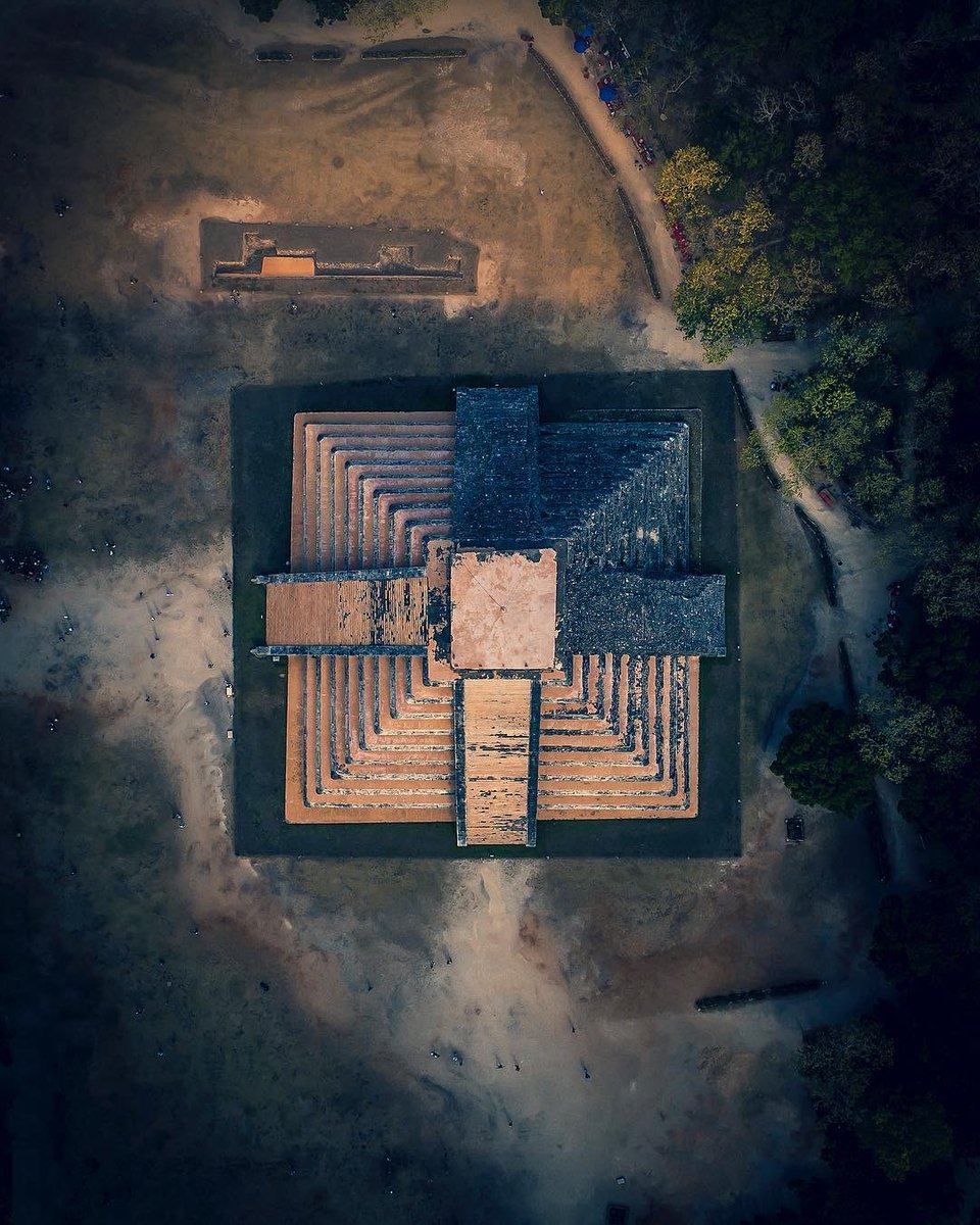 AliciaMimundo's tweet photo. Chichén Itzá, #Yucatán #México 

(📸©️thedroneland/Instagram) https://t.co/YgwCUPAESw