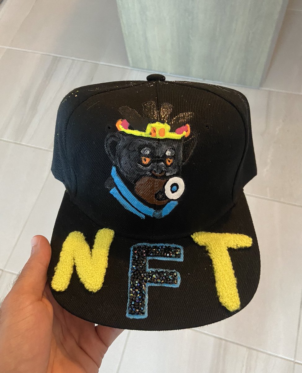LeeorShimron's tweet photo. In honor of the MegaKongs sale today, got my custom-made @MegapontNFT hat 🔥🔥

@mrkmcknz https://t.co/iEWUELhYhw