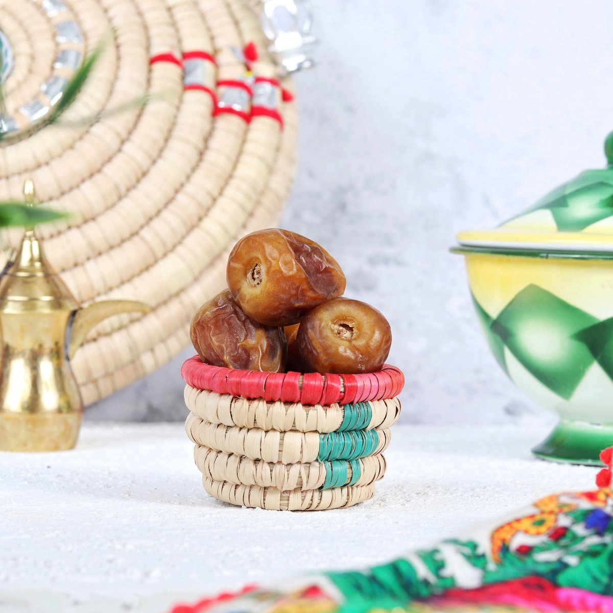 رمضان أقبل بالهناءِ وإنّ في 
رمضان من بينِ الحياةِ حياةُ 🌙