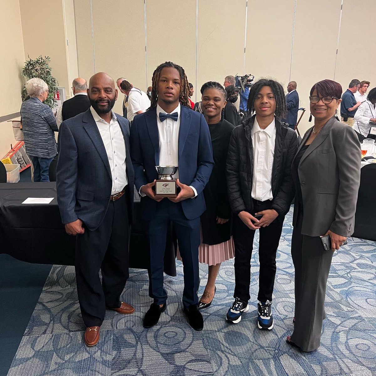 CJ2Phillthy's tweet photo. Chesapeake Most Outstanding Player ! Grateful https://t.co/rG8eX3pvB2