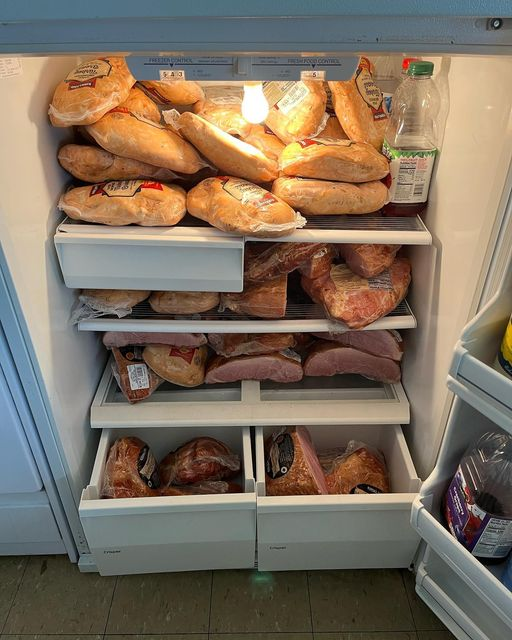 ClackamasU's tweet photo. Free Turkey and Ham (and tofurkey!) at the Church!
Come on over to the church between 6-7:30 on Monday, Tuesday, or Wednesday this week to pick up your free turkey or ham!
No questions asked. We just want you to have food.
Happy #Easter!
God loves you. We love you, too. https://t.co/d5rHrfdoB6