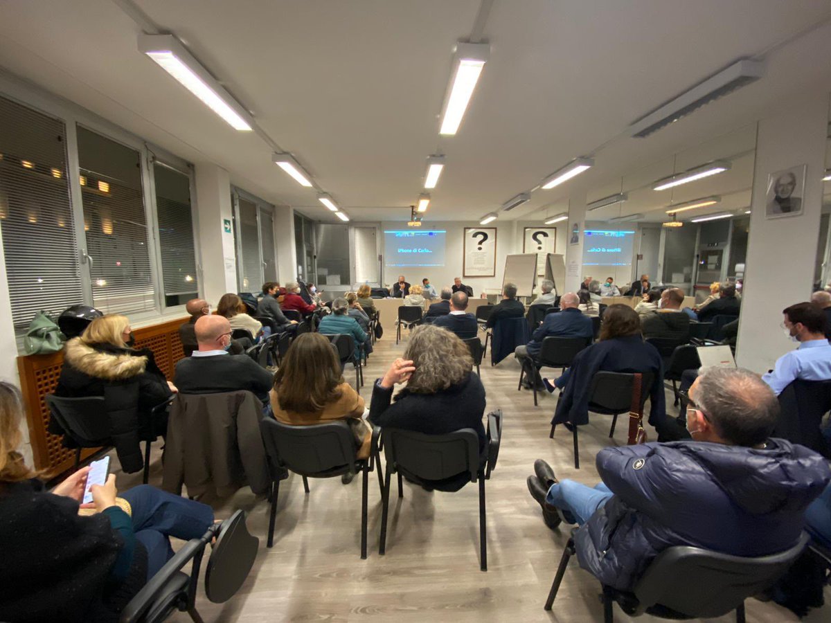 Tanta gente e tanta curiosità ad <a href="/InNovaBergamo/">InNova Bergamo</a> per la serata con <a href="/fvalesini/">francesco valesini</a> e <a href="/EzioMicelli/">Ezio Micelli</a> per parlare di Porta Sud e rigenerazione urbana. #essereInNova