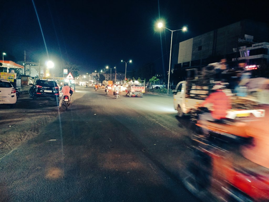 Priyank41223414's tweet photo. Late night Hyderabad...
#backtoroom 
#Hyderabad 
#Priyanka's Photography
@HiHyderabad 
@swachhhyd 
@SwachhBharatBot 
@Hyderabad_Bot https://t.co/8IzK2pY4dc