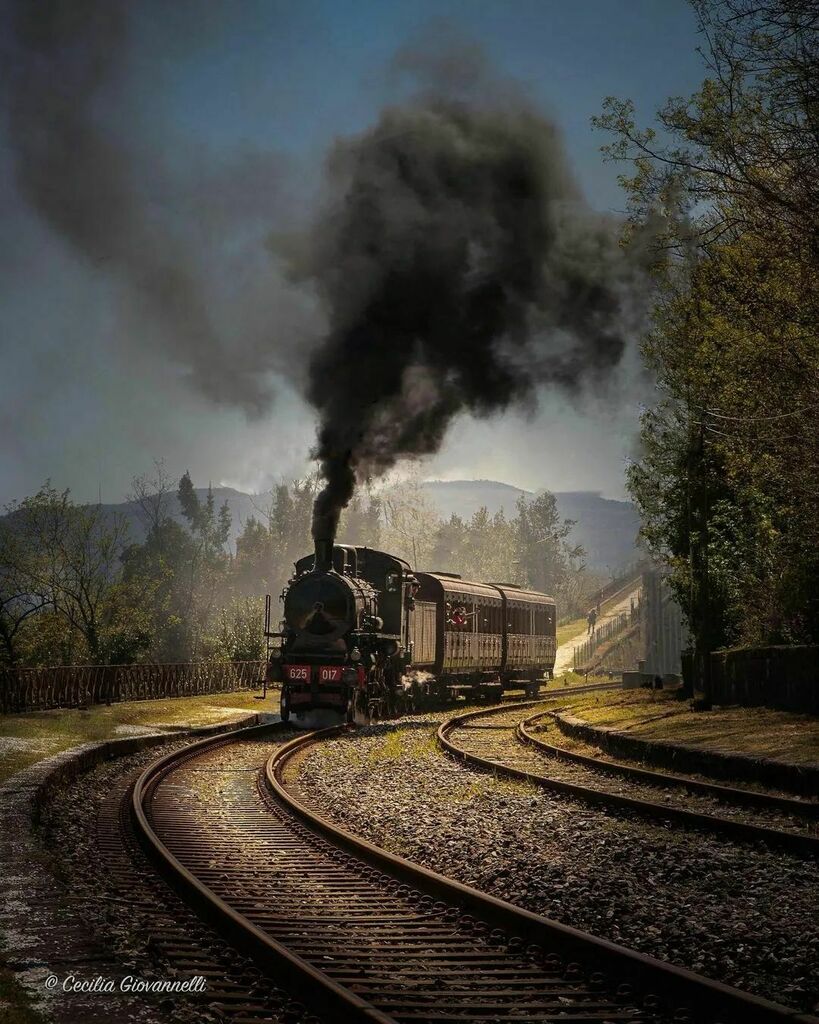 Ferrovia Porrettana
.
Photo by @lia_giov
.
#tuscanyplanet #traveltotuscany #visittuscany #ferrovia #porrettana #tuscany #toscana #treniavapore #steamlocomotive instagr.am/p/CcOOZheLVVn/