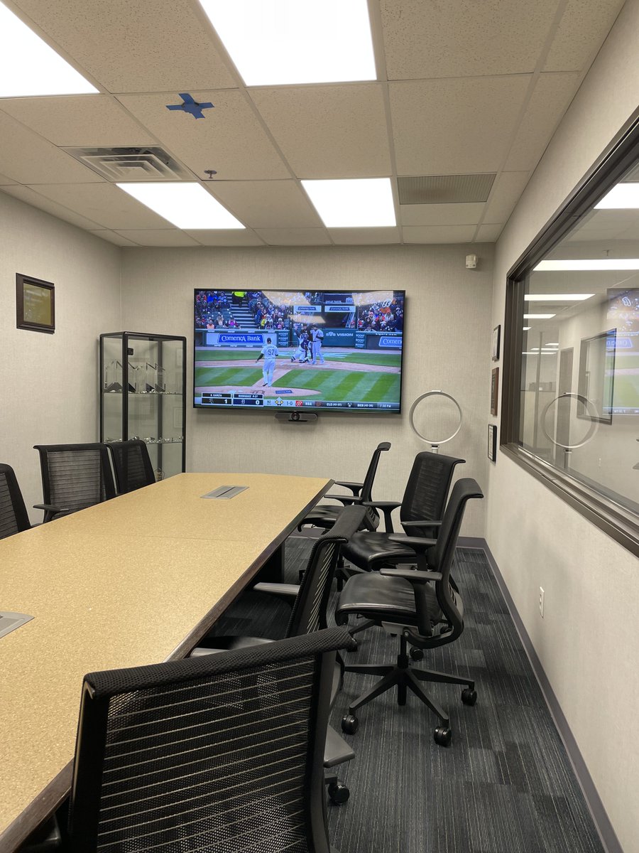 AllStateFstnr's tweet photo. Friday was an exciting day at our HQ! To celebrate opening day of the Detroit Tigers, employees enjoyed lunch from @natlconeyisland , wore their Tigers gear, and watched the game. Two employees also won tickets to upcoming games. https://t.co/by593br3tC