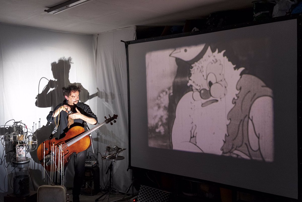 FrancescBurgos_'s tweet photo. admiració total i eterna per #truna, dr truna, l’artista sonor valencià. aquest cap de setmana ha estrenat nova peça audiovisual al #sonabaixet, a encàrrec de @LaCasaCalba, i ha sigut brutal! https://t.co/Y8olOeeMtu