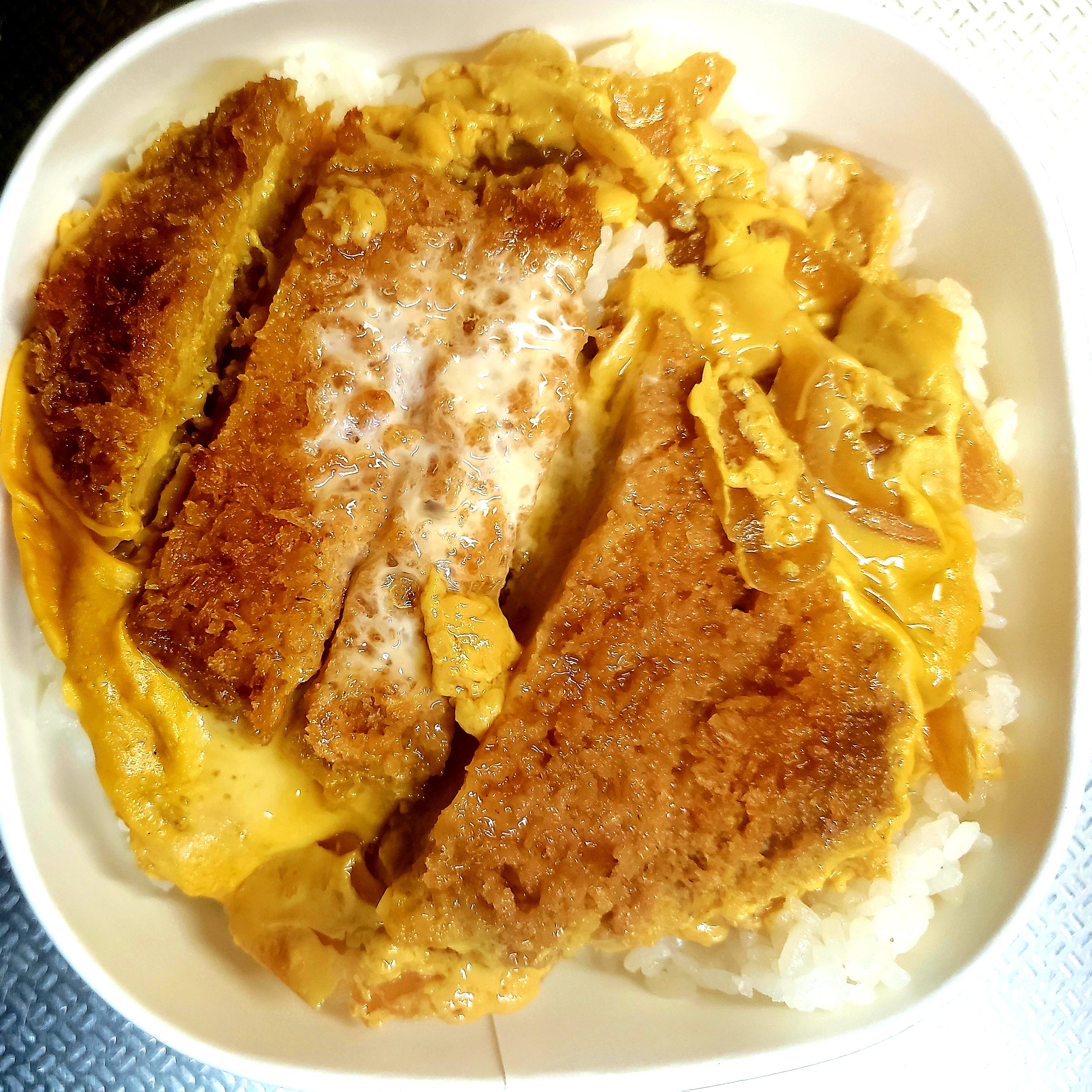 キョウ Pa Twitter セブンイレブン おだしが香る特製ロースかつ丼 セブン カツ丼 チルド弁当 コンビニ弁当 もちろん ライス足して大盛りにしてます T Co Rlpcvs5ycy Twitter