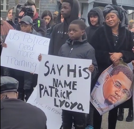 AntiRacismTv's tweet photo. #SayTheirNames #PatrickLyoya #stopkillingus https://t.co/I3mpdsBi4D