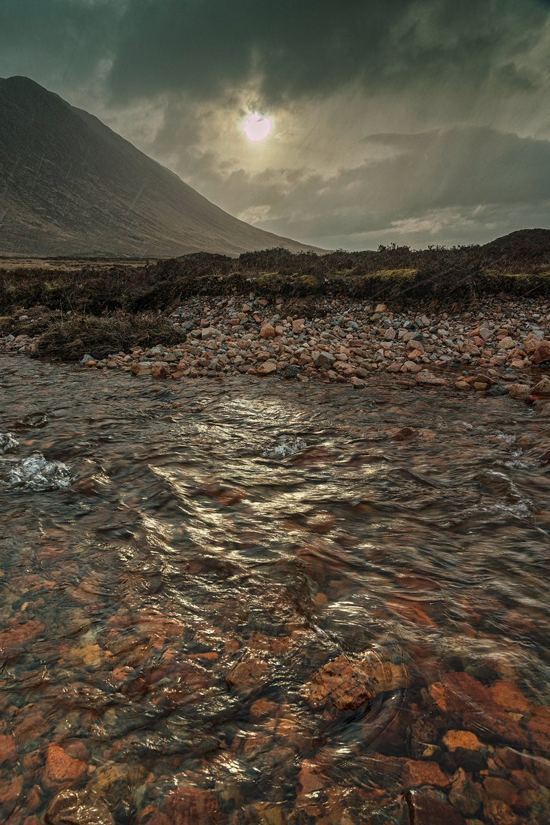 achnahaird2's tweet photo. A brief burst of light plus snow on Saturday morning just when you get to the middle of the Coupal. #WexMondays #fsprintmonday #APPicoftheweek @VisitScotland #discoverglencoe https://t.co/kLUa1CVWxF