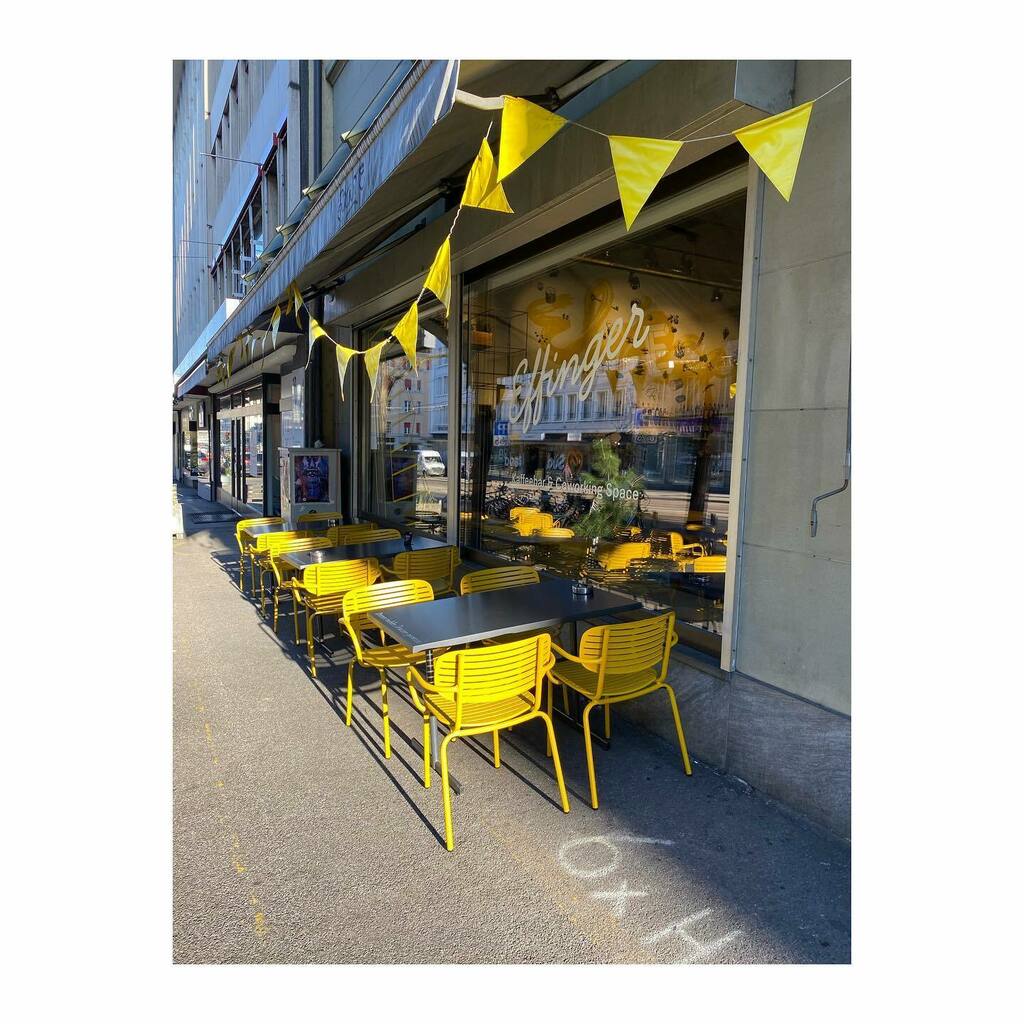 EffingerBern's tweet photo. Die neuen Stühle kamen mit perfektem Timing auf den nächsten Frühlingsschub.
Wir sind bereit für #draussenzuhause 

#effingerbern #effinger #kaffeebar #coworking #gelbisttrumpf #paratfürdenfrühling #yesendlich https://t.co/7YXHmvFyCV https://t.co/q4BnQtYKBb