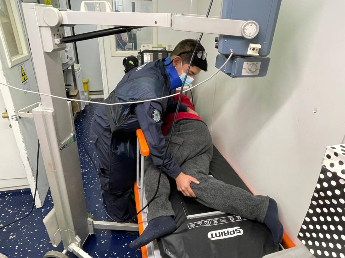 Armada_Chile's tweet photo. El Patrullero Médico-Dental "Cirujano Videla" lleva a cabo la segunda ronda médica del mes en área de Isla Chaullín
Esta semana el equipo médico atenderá también a las familias de #Inio #Alqui y #Acui
#QuintaZonaNaval
#ArmadaTeCuida https://t.co/NIac8prhcm