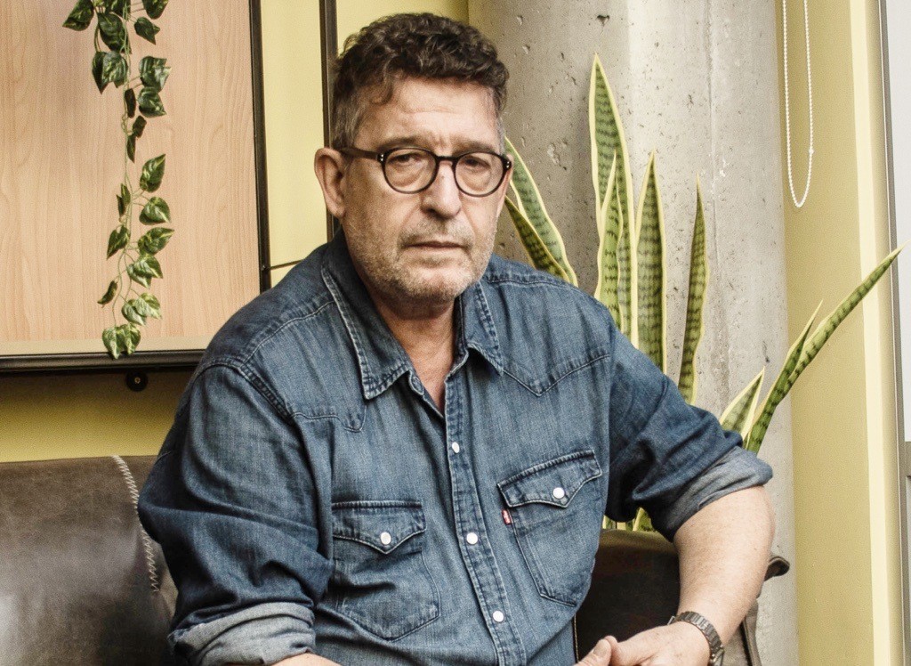penguinlibroscl's tweet photo. 🎙️ Ahora #FernandoButazzoni conversa en #DéjateCaer acerca de su libro "Las cenizas del Cóndor" con @victorialenka Piedad Vergara y Javier Beghelli en @InfinitaFM https://t.co/dOhevtO0JT https://t.co/v2N6R3YMBK