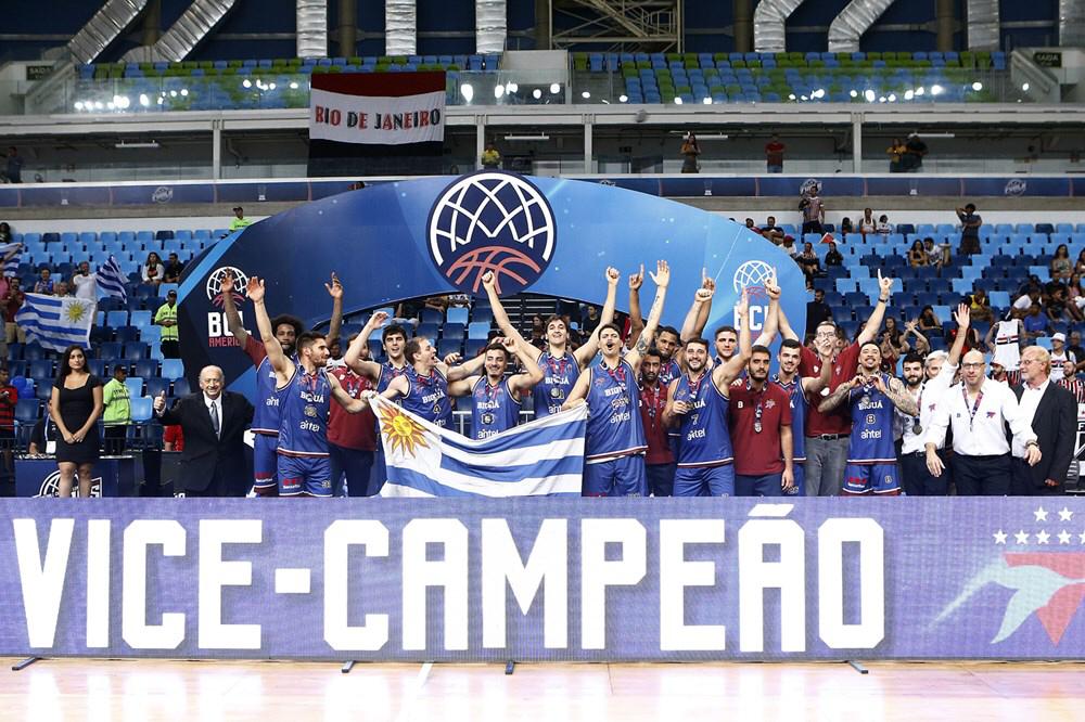 Coachcal10's tweet photo. @BCLAmericas inolvidable, orgulloso de este equipo. Agradecido por su trabajo, su compromiso y su entrega hasta el final, es un privilegio poder ser parte. 
GRACIAS a quienes acompañaron y a quienes nos mandaron su apoyo. Arriba @BiguaOnline ! https://t.co/RHoQPQawy8