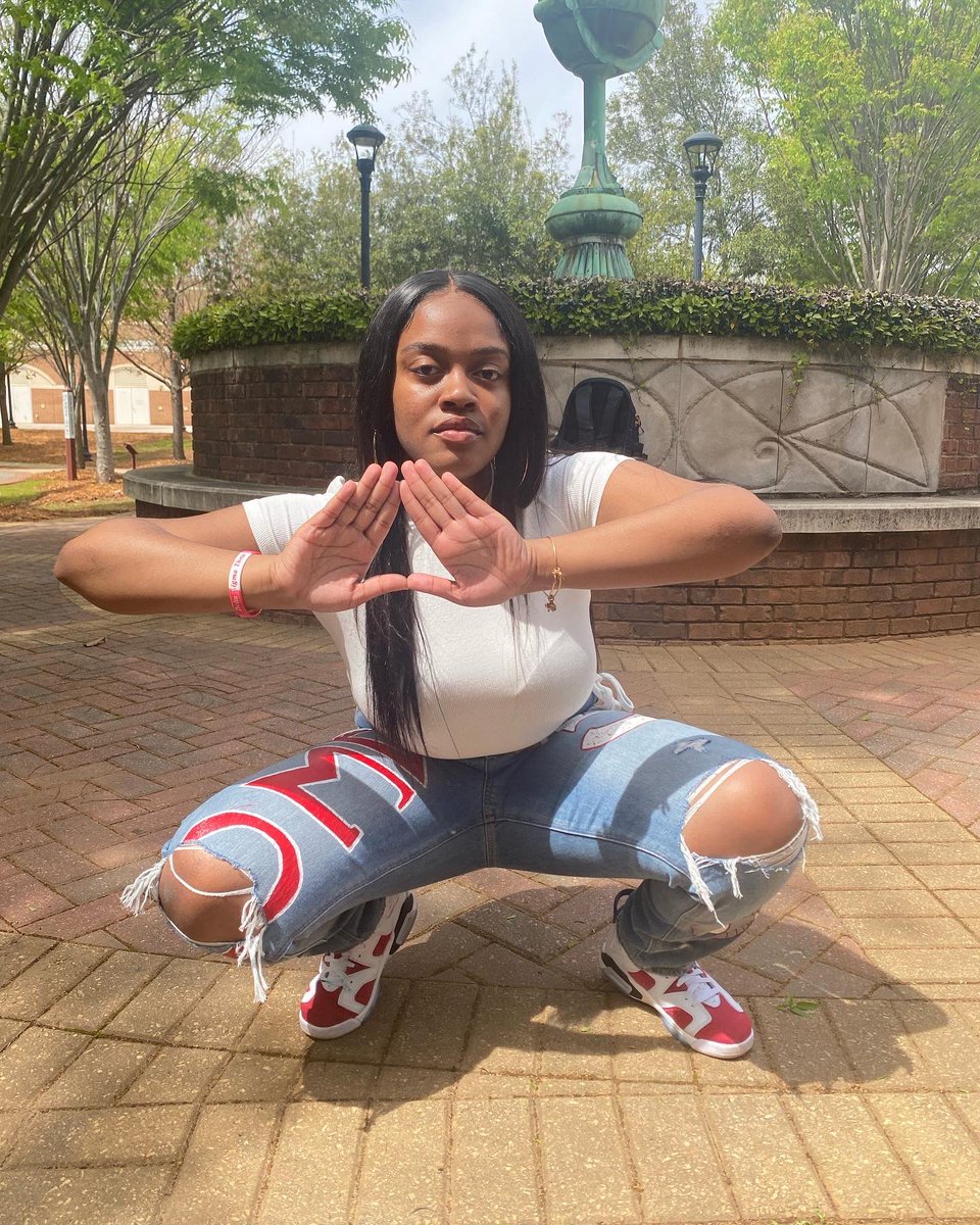 tayydagreat's tweet image. They call me Trend5etter cause i set trends everyday 🤍. #Live5 #XiBetaMade #AOML