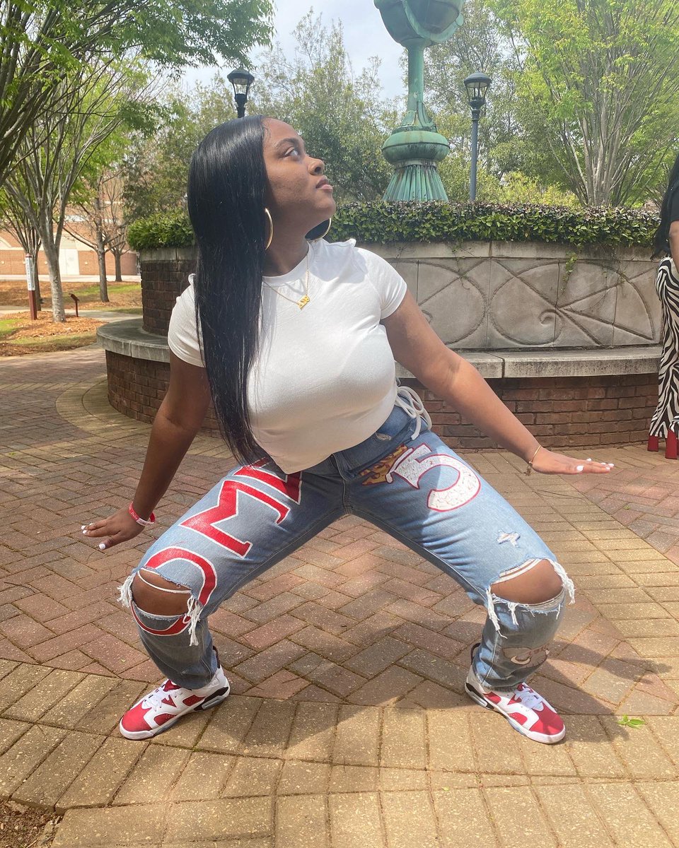 tayydagreat's tweet image. They call me Trend5etter cause i set trends everyday 🤍. #Live5 #XiBetaMade #AOML