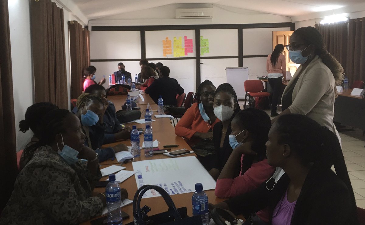 AMB_MetroGlobal's tweet photo. 🌍 Taller participatiu  x elaboració Protocol #Violencies mobilitat #AMMaputo 

👉  Consens conceptual

👉 Legislació i circuits existents 

👉 Estrategies i eines a metròpolis del món 

👉 Propostes i debats prevenció atenció denuncia informació…

@ASFCatalunya #CooperacioAMB https://t.co/bPAMZYI5r9
