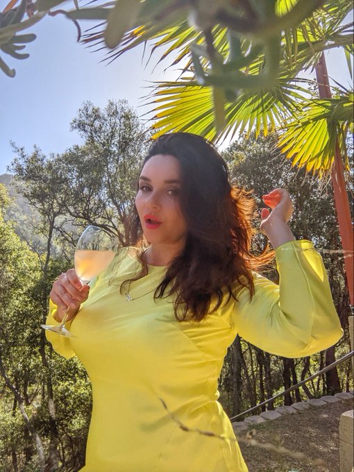 Spring time makes me excited. Let's bloom. https://t.co/87okpk099B https://t.co/cBho8sXdXi<a href="/tag/hotmom"class="tags"><span>#hotmom</span></a>