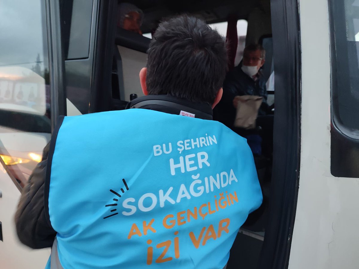 avFatihDurmaz20's tweet photo. Gençlik Kollarımız ile birlikte “İftara 5 kala” programımız kapsamında iftara yetişemeyen vatandaşlarımıza ikramda bulunduk
Afiyet olsun. https://t.co/MJREK9amZ3