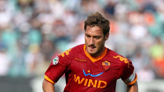SSantos1962's tweet photo. MATCHDAY

🏆|@FVPA_net 
🆚|@FcOneshot 

11 aprile 1999, Totti esibisce la maglietta 'Vi ho purgato ancora' https://t.co/RnXhec4mZU