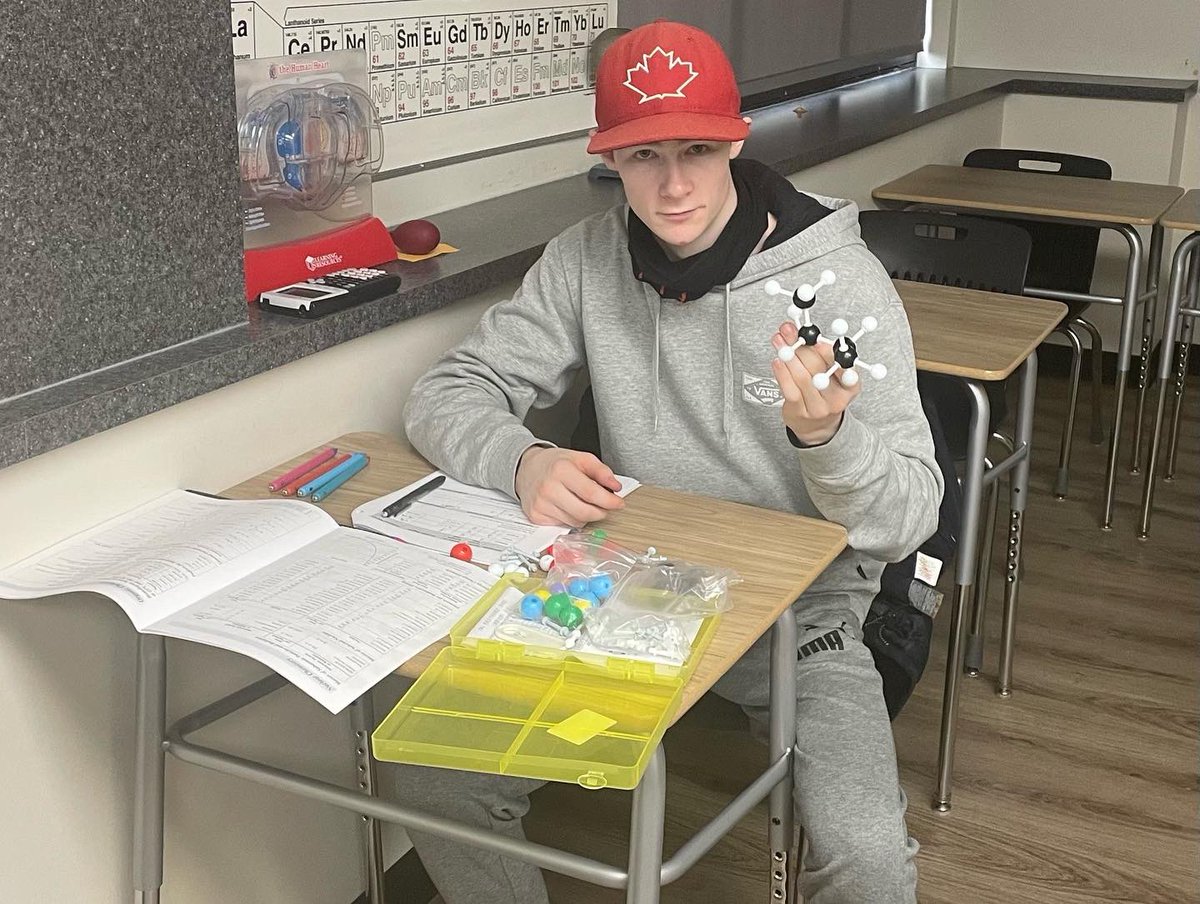 #sgec chem 20 students creating molecular models. #handsonlearning <a href="/GSACRD/">GSACRD</a> #gsacrdproud