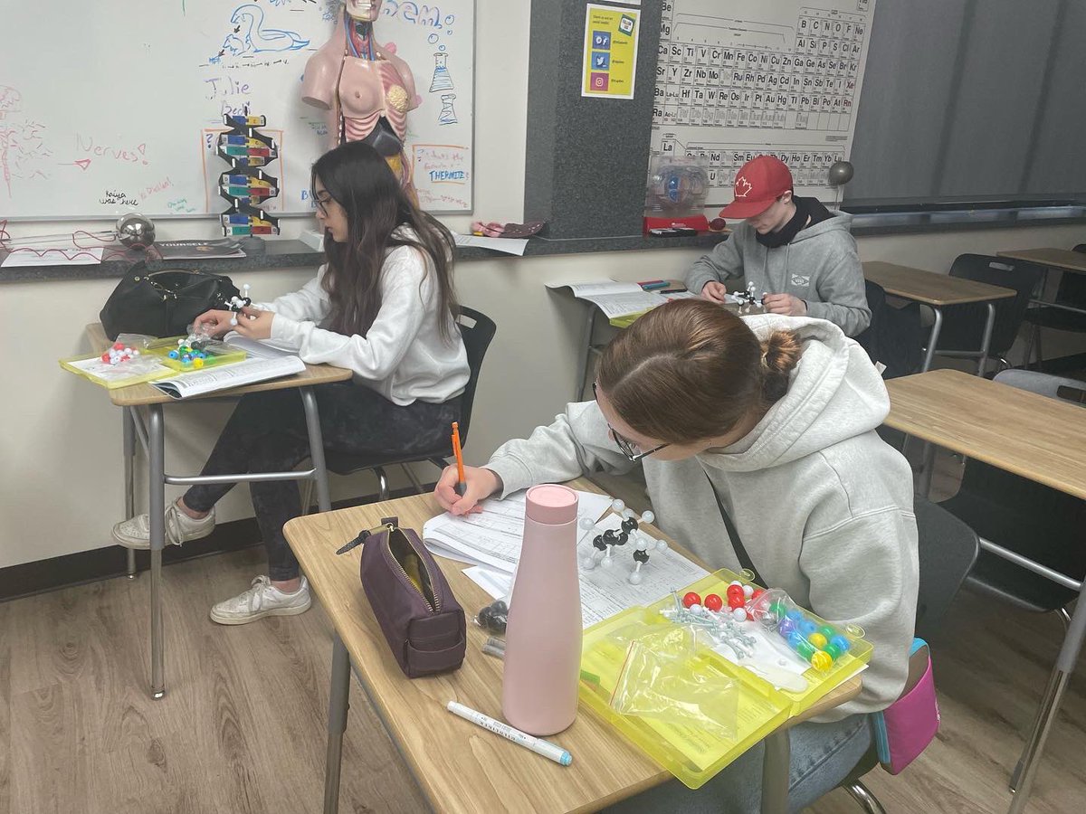 stgabes's tweet photo. #sgec chem 20 students creating molecular models. #handsonlearning @GSACRD #gsacrdproud https://t.co/mQgf2WnTMq