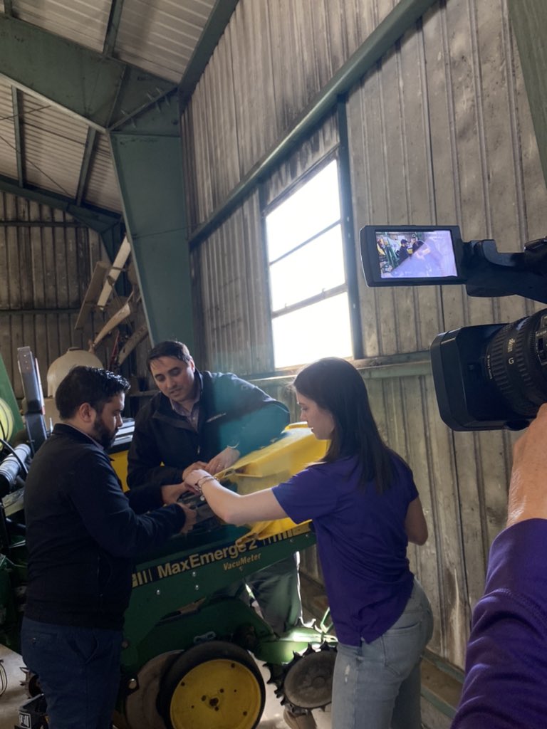 ConiMackrey's tweet photo. Behind scenes ๐ท Fan of Ag communication #AgCommunication https://t.co/5kfnWYCVB2
