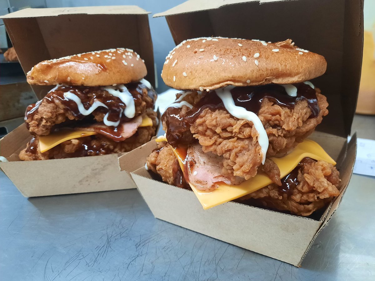 ForeverMyDate's tweet photo. Double Chicken Burger https://t.co/vVpQeHePIh