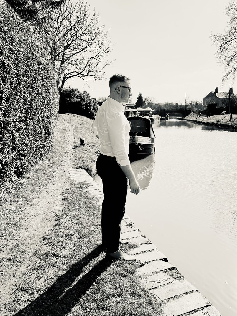 ‘Born In 52’ is a song I wrote through the inspiration of seeing elderly couples who dated when young and are still together to this day! 🥰 This song resembles that through their era and as if it’s a generation we all crave when finding love! ☺️

smarturl.it/2kxb27