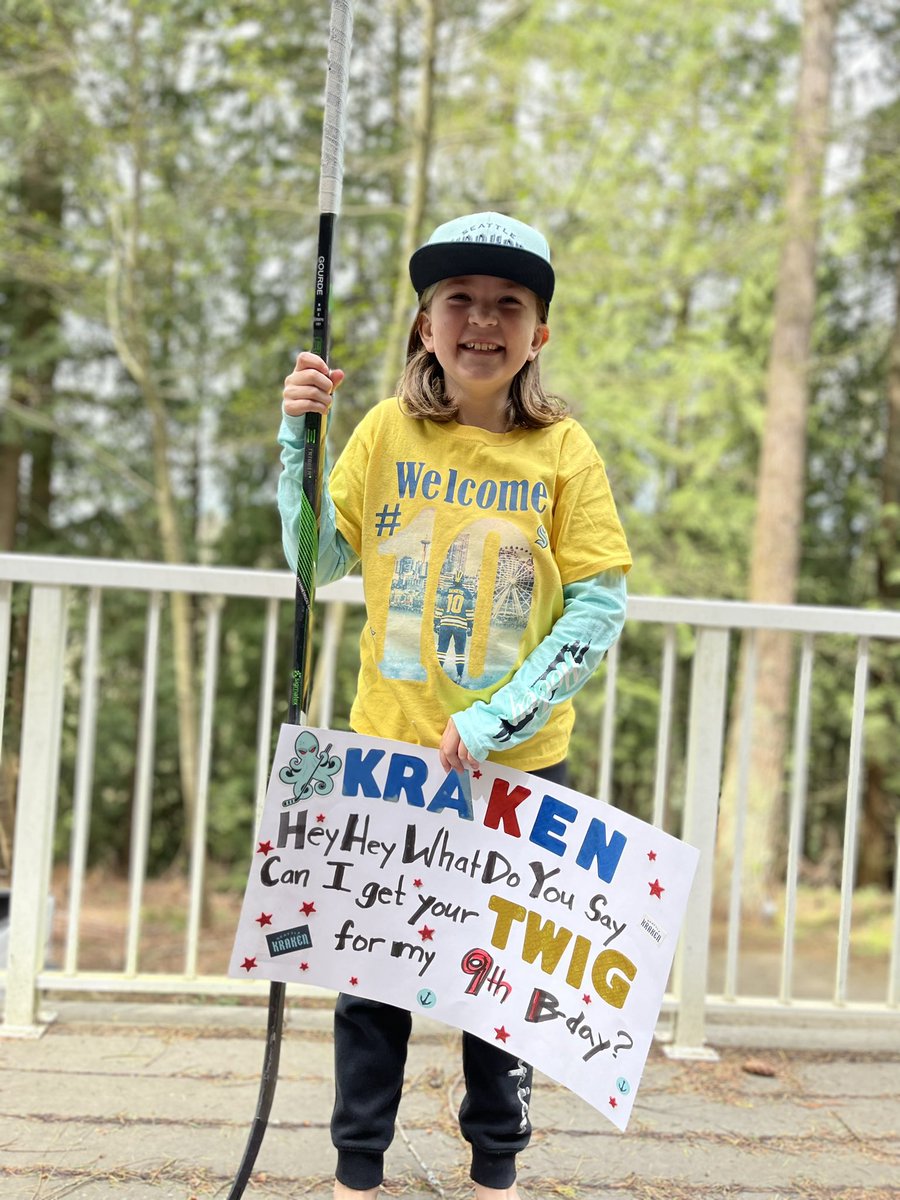 SnoJoe1's tweet photo. Great day at the @KrakenIceplex for practice! Welcome @Matty_Beniers10! Gourde….you got yourself a new #1 fan today…Thanks @YanniGourde for the stick! @SeattleKraken #seakraken https://t.co/FfFZC7iTpc