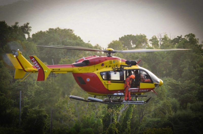 FAGuadeloupe's tweet photo. 🚁 Un homme d'une vingtaine d'années, perdu à la Soufrière, a été hélitreuillé par les secours en fin de journée hier 👇
https://t.co/DADskyxnmw https://t.co/9OAzNBDJO6