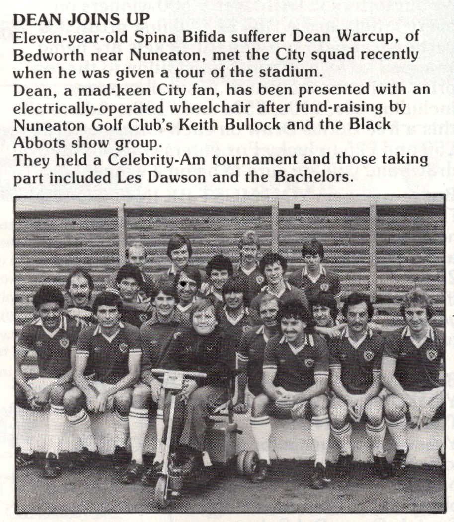 LCFCprogs's tweet photo. #RandomLCFC ๐ฆ
Oct 1982: A lot going on here...
โฝ๏ธ The squad gets kitted out for Dean's tour of Filbo - nice touch!
โฝ๏ธ @ianwilsonsoccer playfully suggests that #TomEnglish needs to up his game
โฝ๏ธ It's a dodgy print. #NormanLeet wasn't a pirate...
#LCFC @9smudge @GaryLineker https://t.co/6YPTz2mn6b