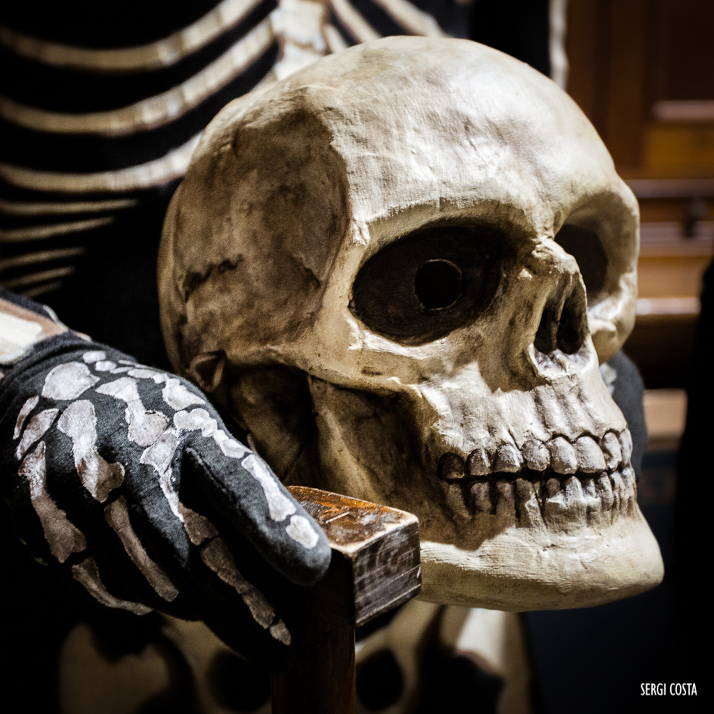 Els assistents van poder gaudir dissabte de l'estrena. La resta els podreu veure d'ara endavant pels carrers i places de #Verges. #dansadelamort #danceofdeath #laMort 💀