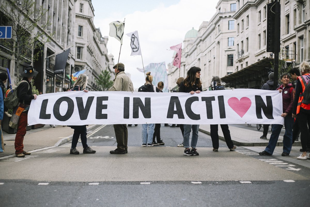XRphotos's tweet photo. #LoveandRage,
emotions that are easy to mistake as conflicting sentiments.
In truth,they are 2 sides of the same coin.
Love for this world & all who call it #home,
and Rage for those denied the security that a home should provide.
We must #RebelForAllLife
๐ธ@TommMorton
1/4 https://t.co/AdCmsp333Q
