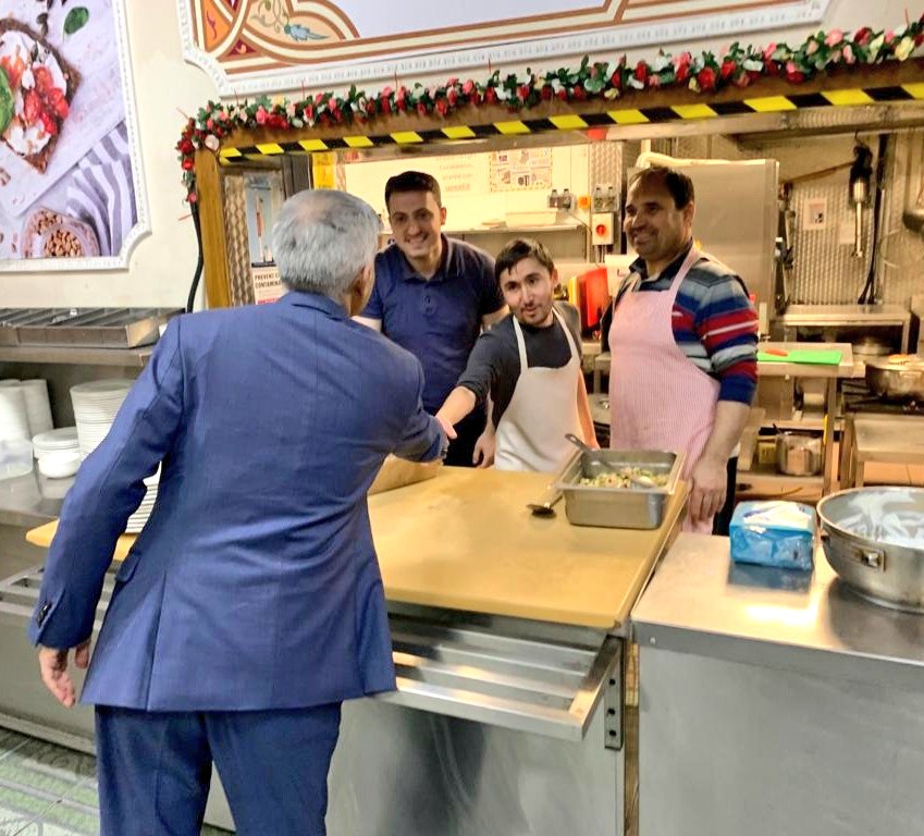 SadiqKhan's tweet photo. Kindness, peace and compassion. These are the true values of the Islamic faith.

After a long day fasting for Ramadan, it's great to break my fast in the company of friends. 

Thank you to Suleymaniye Mosque in Dalston for such a warm welcome. #Ramadan #Iftar https://t.co/OU5rDg06cL