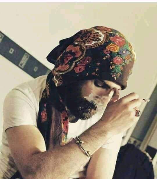 ....

Yıllanmış bir yalnızlık var içimde,
Sanki yıllanmış bir sen gibi duruyor.

#İbrahimdalkılıç