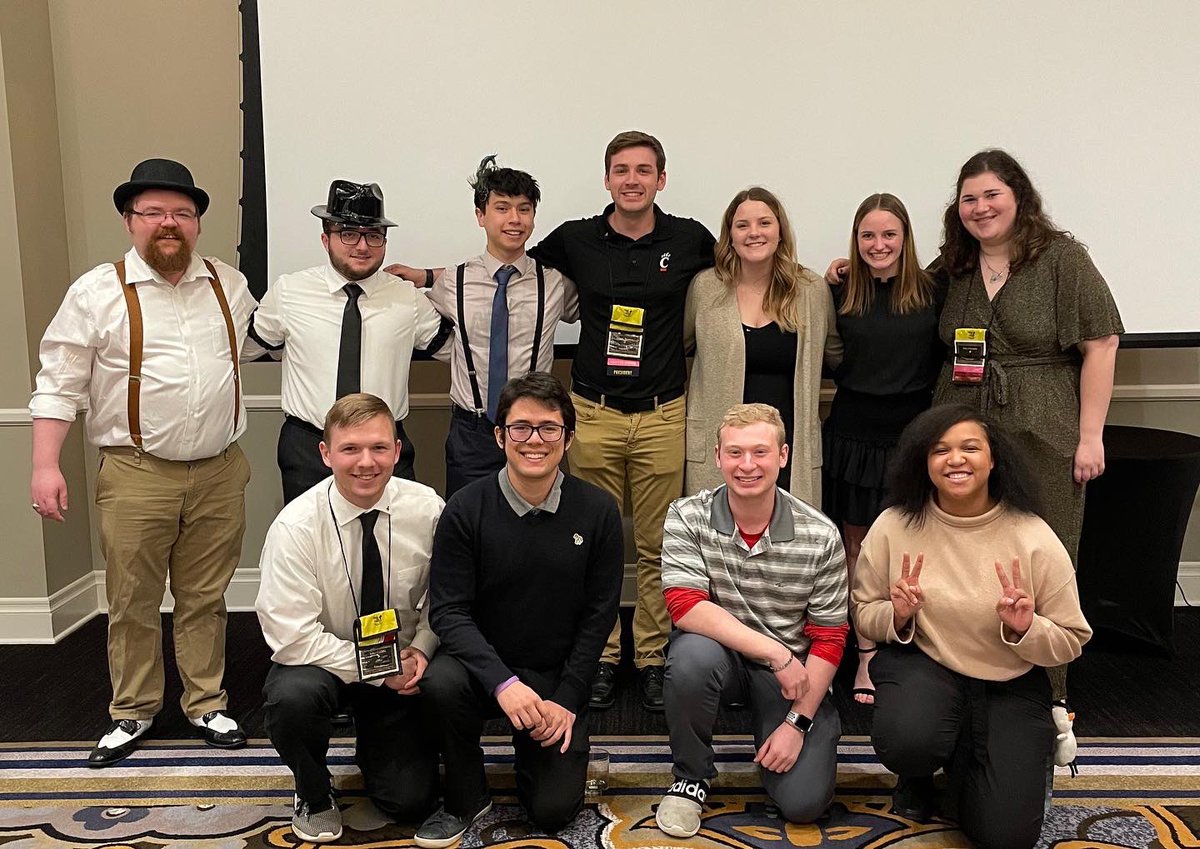 aposectionh4's tweet photo. We had a blast with alumni and actives this past weekend in Findlay for our first in person sectional in 2 years! We can’t wait for more in person events! 💙💛 https://t.co/hj8G5yIFvQ