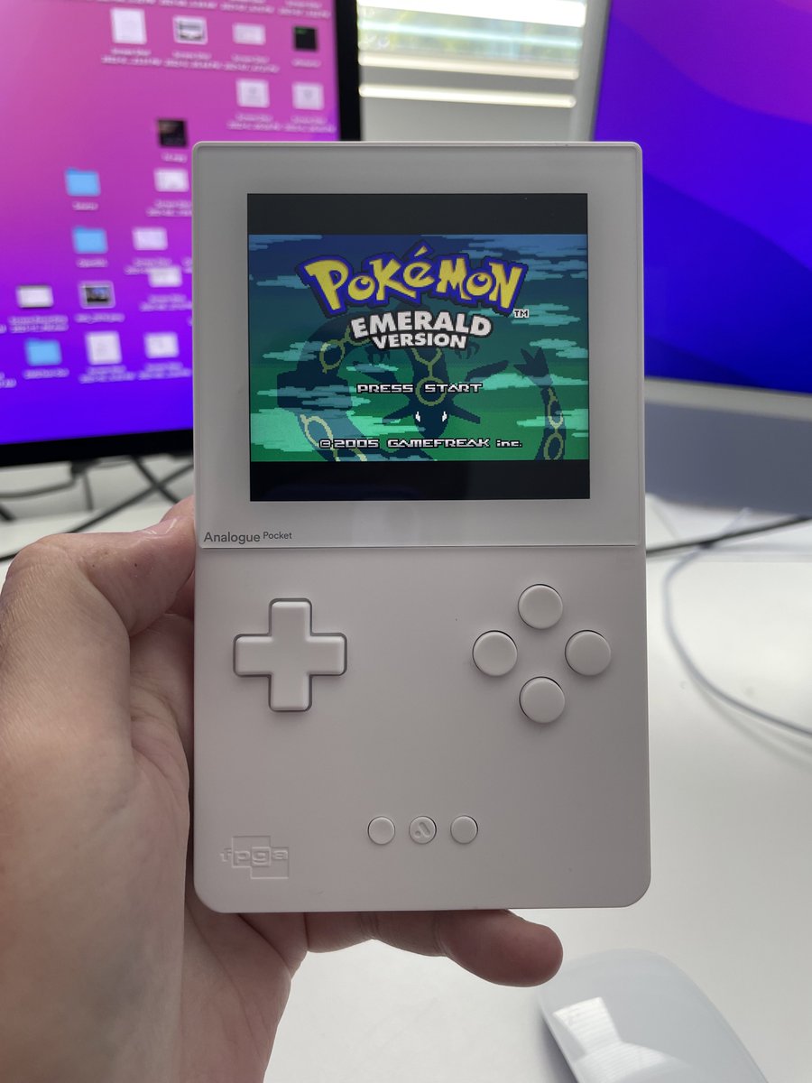 Analogue Pocket displaying Pokemon Emerald title screen.