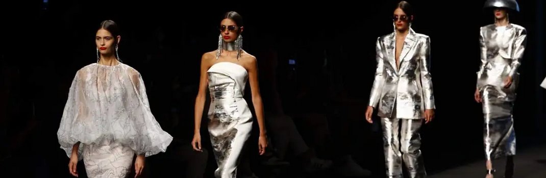 [[[ <a href="/EspanaZadig/">ZADIG ESPAÑA</a> "Vestirse de mujer" 👉"Una figuración singular que hace existir una figura [...] Búsqueda legítima de un vestido del ser..." Vilma Coccoz @vilmasi👉zadigespana.com/2022/04/11/ves…