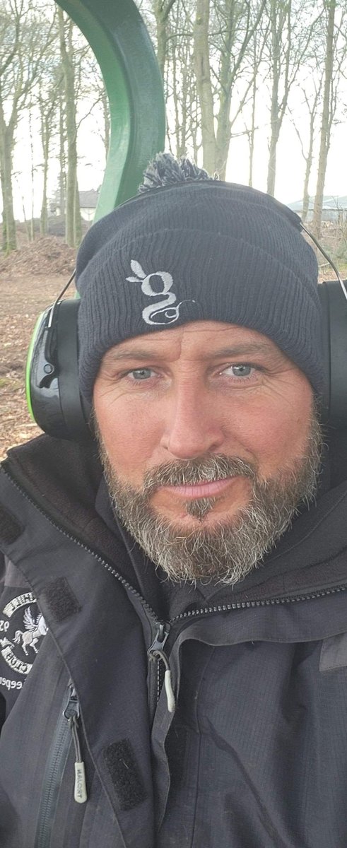 It is with great pleasure that we introduce you to the latest very experienced member of the Thornhill Golf Club Greens Maintenance Team. 
Welcome John Mair. 
John is a fully qualified greenkeeper with over 20 years experience, he has worked on some prestigious Scottish courses.