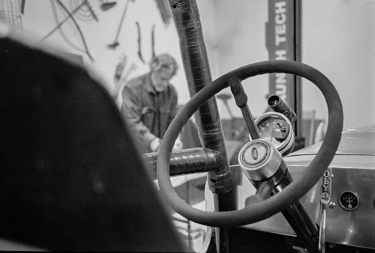 PlaneFocal's tweet photo. Enjoying the nights in the shop working on the jeep project with my dad. https://t.co/Q0uNc0hIoX