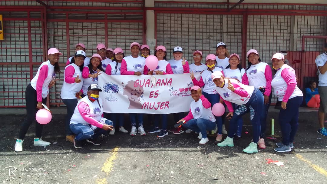 GuayanaEsMujer's tweet photo. Bloque Unitario Guayana es Mujer, desfiló en la conmemoración de los 205 años de La Batalla de San Félix con la representación feministas, Psuvistas, Chavistas y Maduristas de la revolución Bolivariana de Venezuela, con @amarcanopsuv y @OviedoPSUV. ¡Juntos somos más!

#11AResiste https://t.co/M65nSPWqrJ