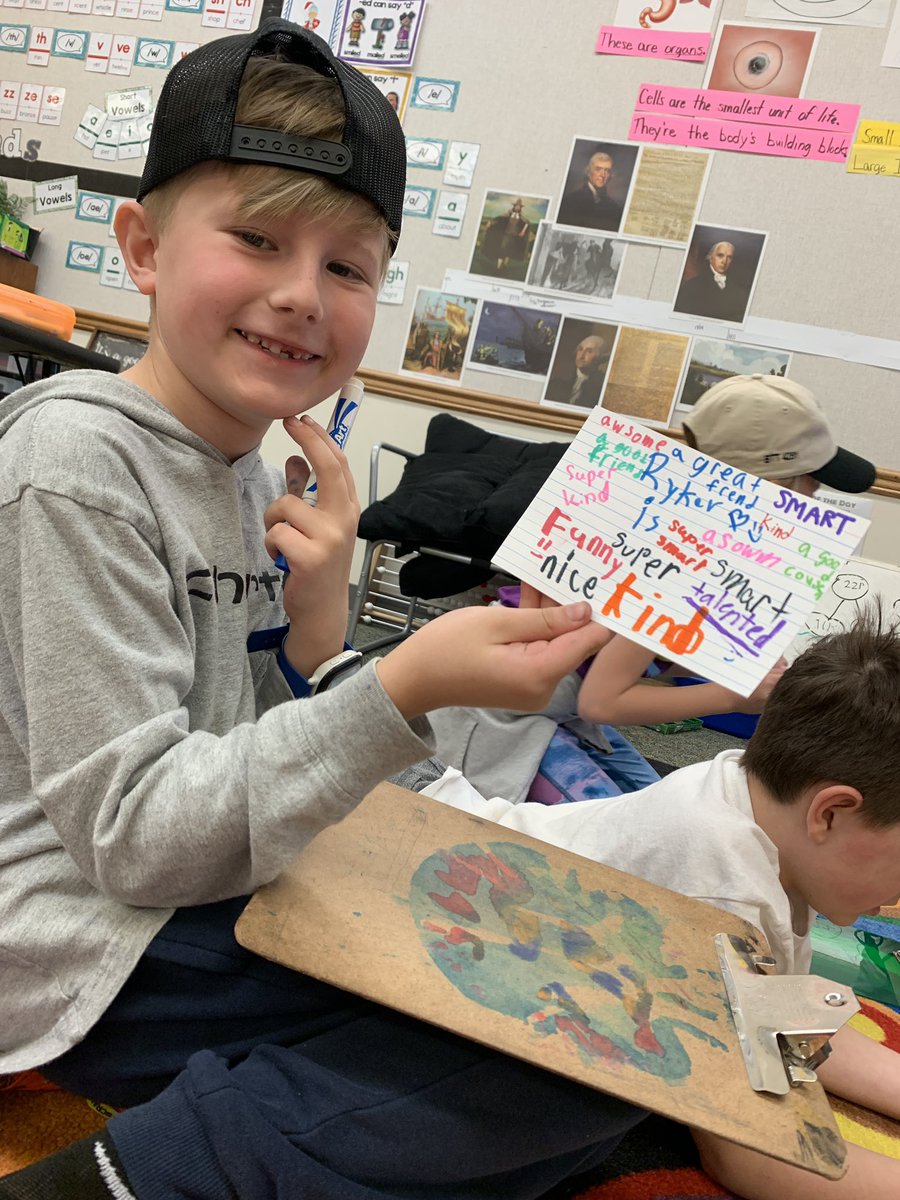 KelliWemhoff's tweet photo. Today I tried a lesson from @harmony_sel โค๏ธ We talked about being kind to our classmates & how giving compliments makes them feel good. It can also make us feel good too! We made cards with our names on them & passed them around.We got them back full of compliments #bucketfull โค๏ธ https://t.co/o38PlPREX5