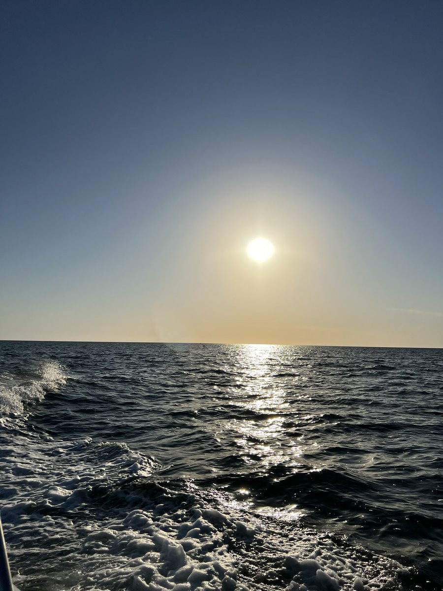 GaryLRandol's tweet photo. Evening boat ride down the coast from Port Hudson to Catches for dinner. #FLLiving #BoatLife #OceanMotion https://t.co/sPdF5shLkQ