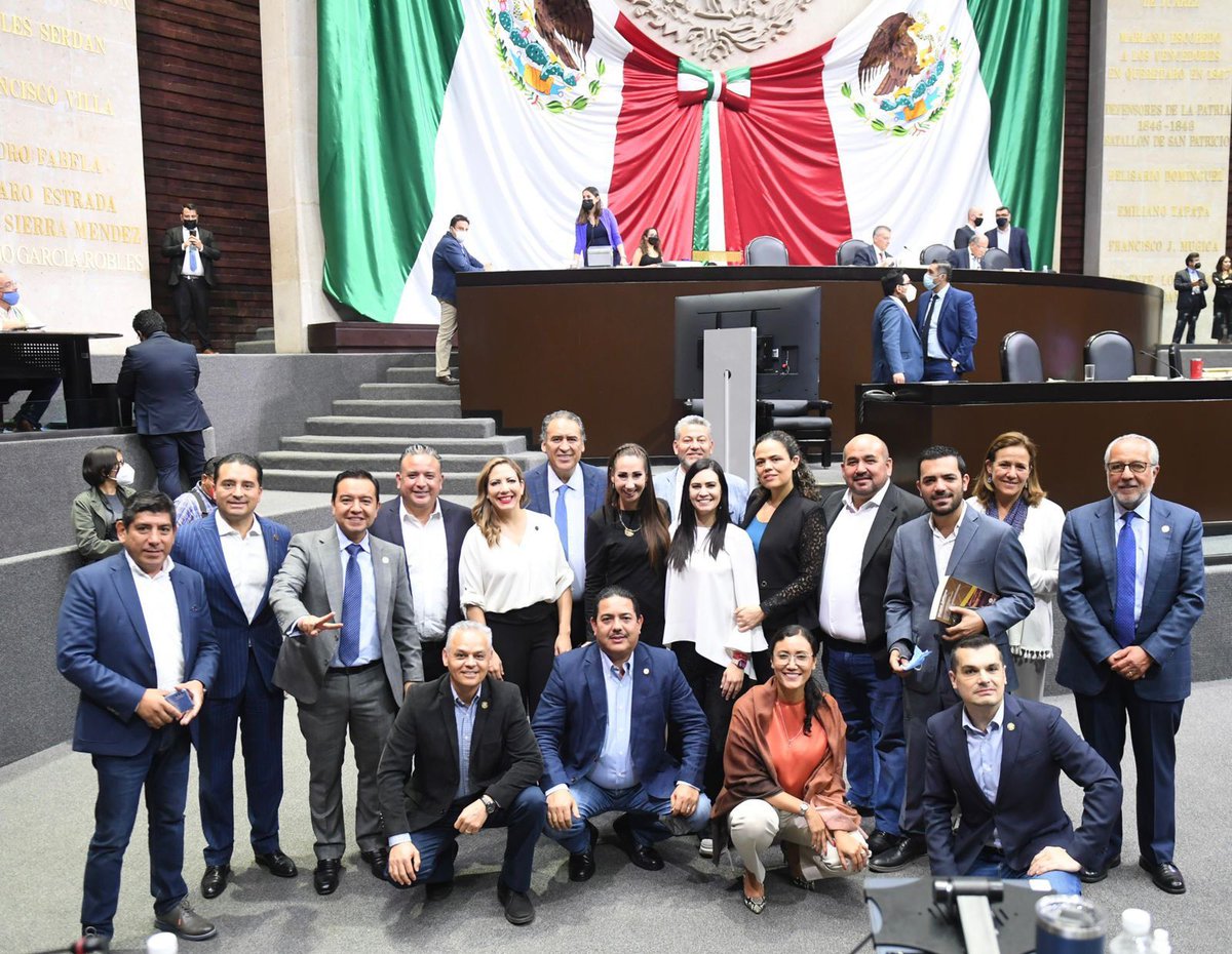 SantiagoCreelM's tweet photo. Mi reconocimiento a mis compañeras y compañeros diputados que hoy en Comisiones Unidas votaron en contra de la #ReformaEléctrica, nos vemos mañana en el pleno. #LaReformaEléctricaNoVa https://t.co/wup5JXdUZM
