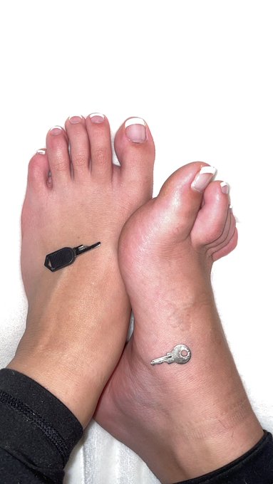 1 pic. I think it's almost time for the Vice Mini from @lockedinlust. Being locked for @diamondanii has