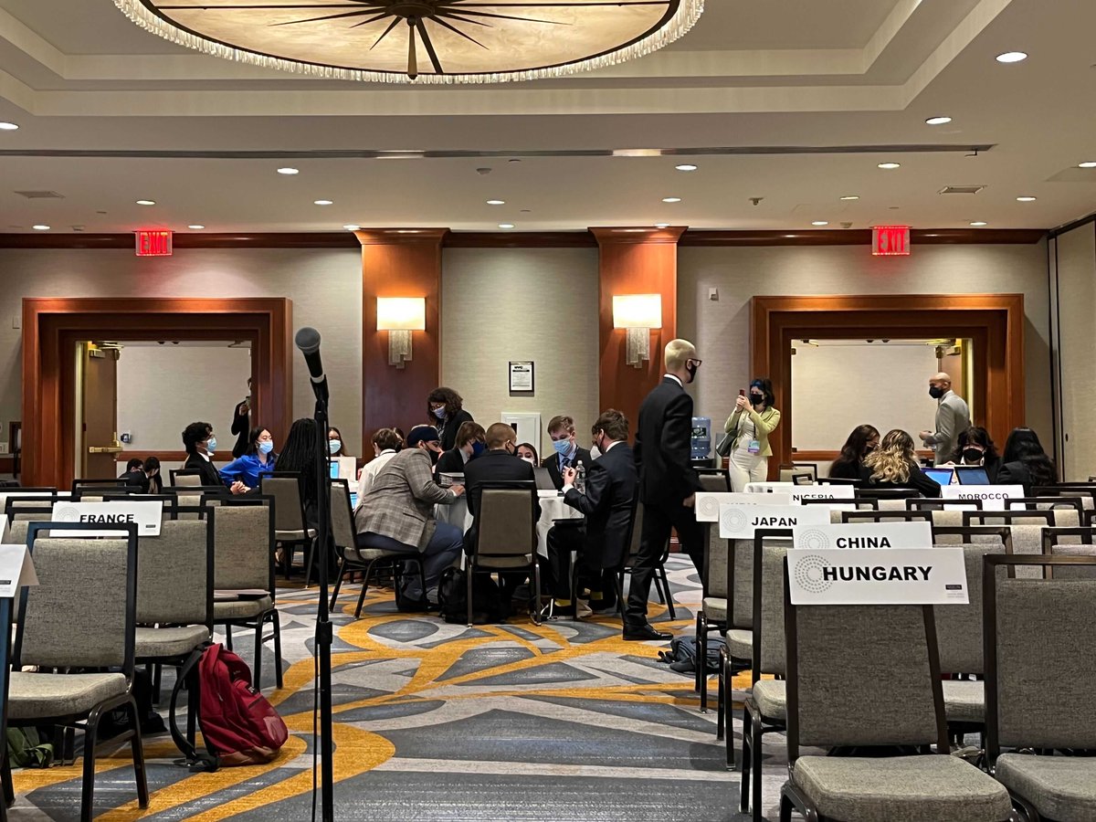 TheOfficialNMUN's tweet image. Day 2 of #NMUNNY22 Week B is coming to an end. Today was the day of collaboration as we have seen some of the largest groups of delegates working hard on working papers. #futuredelegates #collaboration