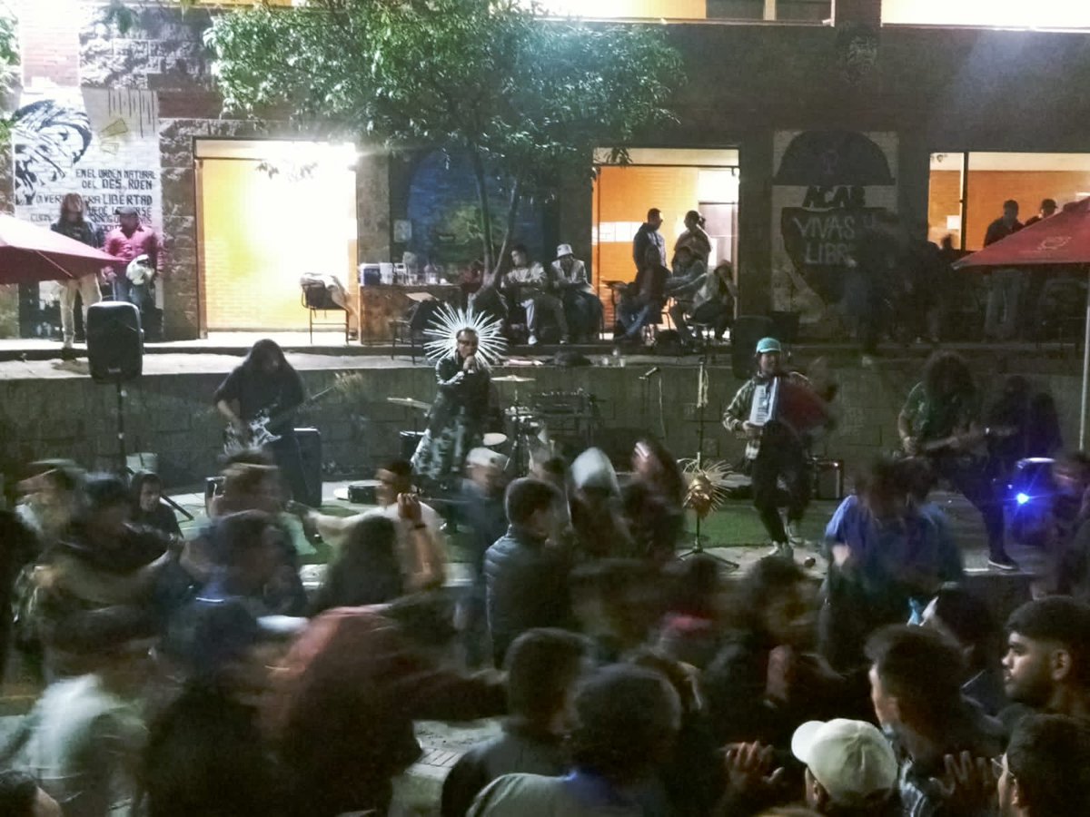 La noche del viernes en la tecno UD.